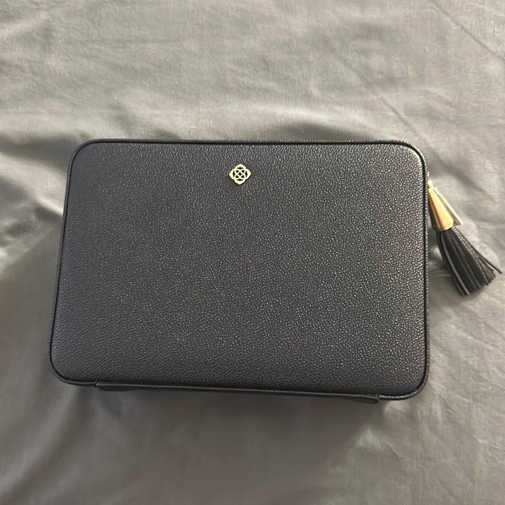 Kendra Scott Medium Travel bag